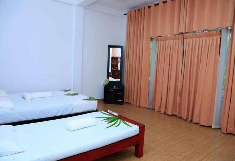 호텔 River Edge Yala