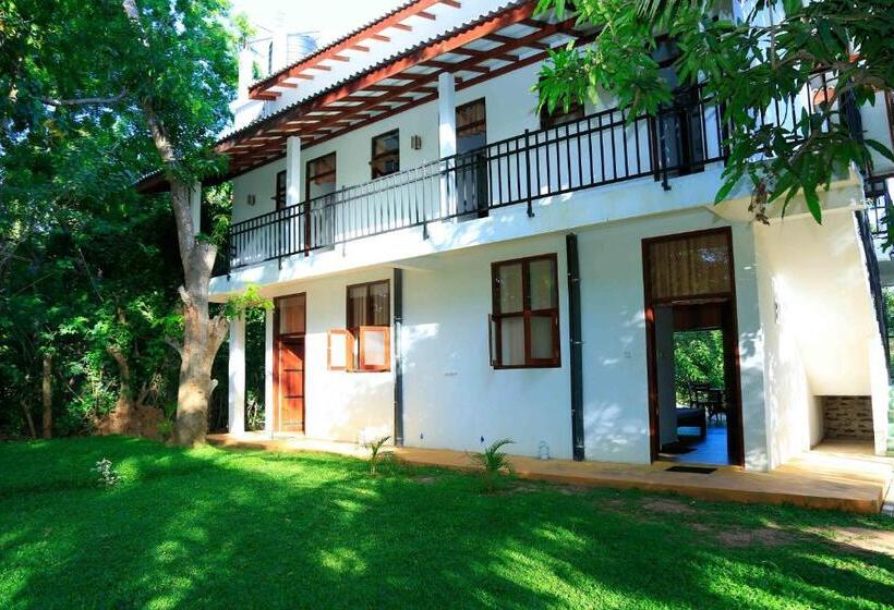 호텔 River Edge Yala