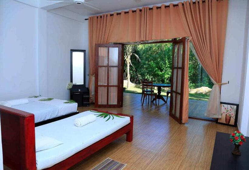 호텔 River Edge Yala