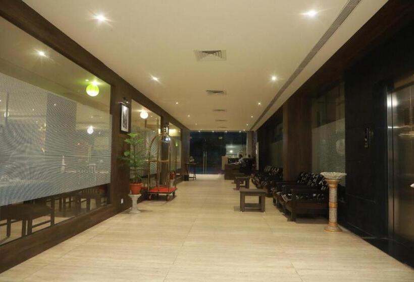 בית מלון כפרי The Byke Suraj Club, Junagadh