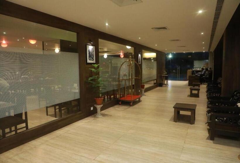 בית מלון כפרי The Byke Suraj Club, Junagadh