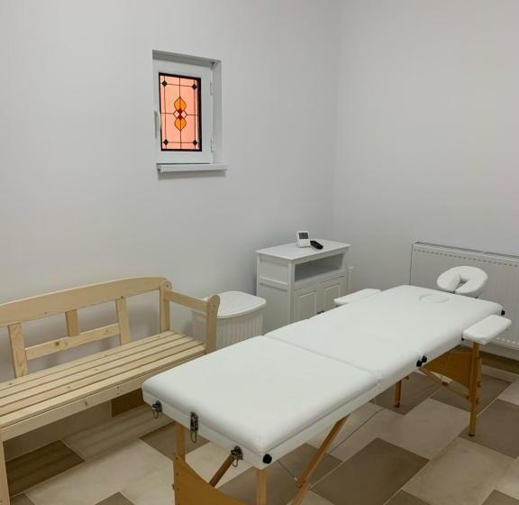 膳宿费 Armenopolis Adults Only