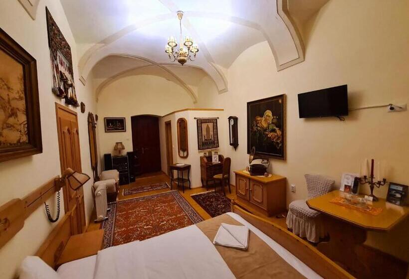 膳宿费 Armenopolis Adults Only