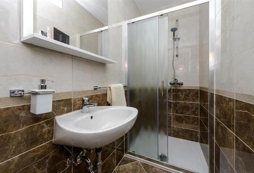 פנסיון Guest House Rooms Rose