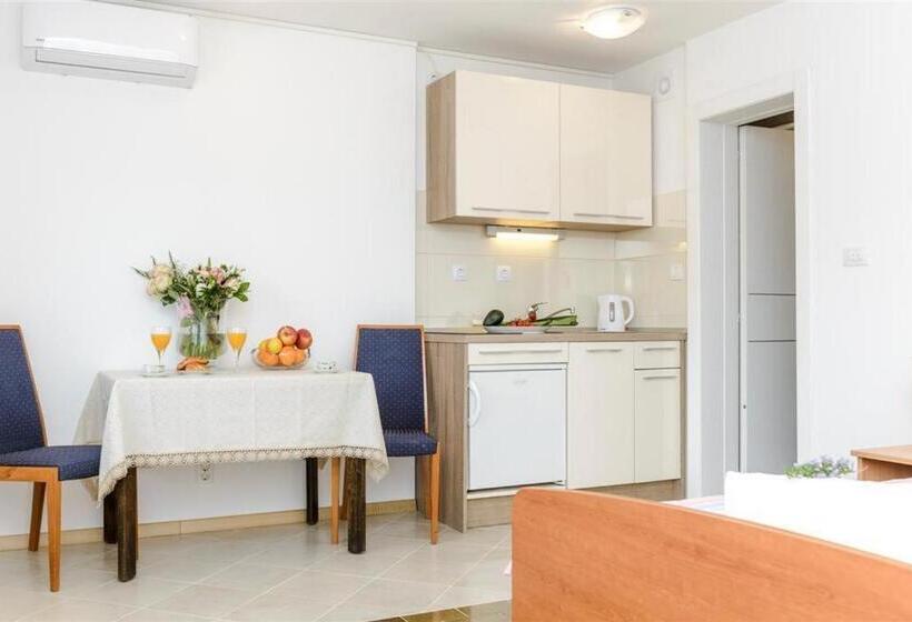 פנסיון Guest House Rooms Rose