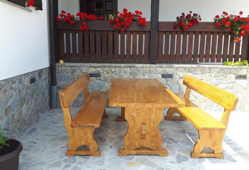 ペンション House Flora