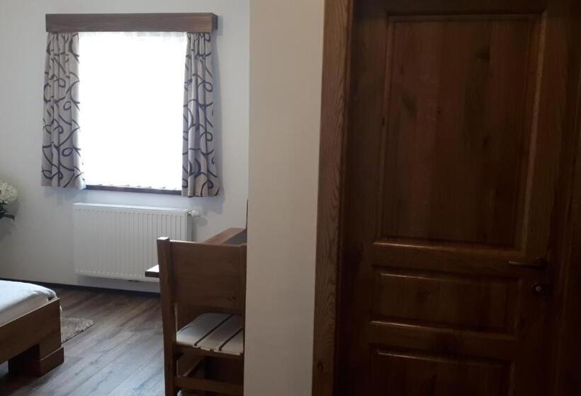 膳宿费 House Flora