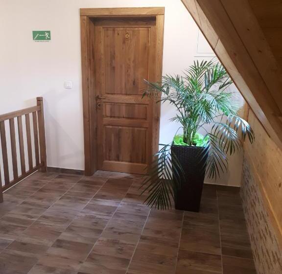 膳宿费 House Flora