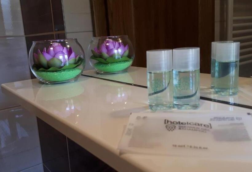 膳宿费 House Flora