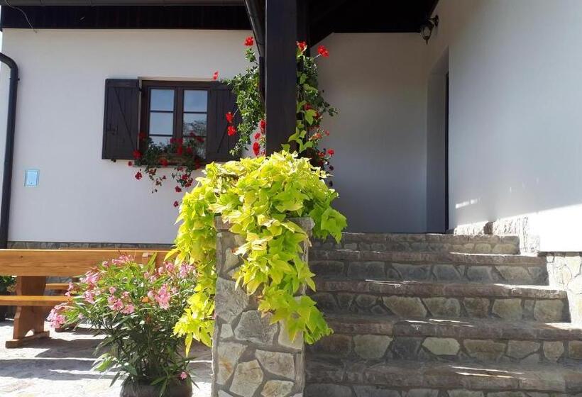 ペンション House Flora