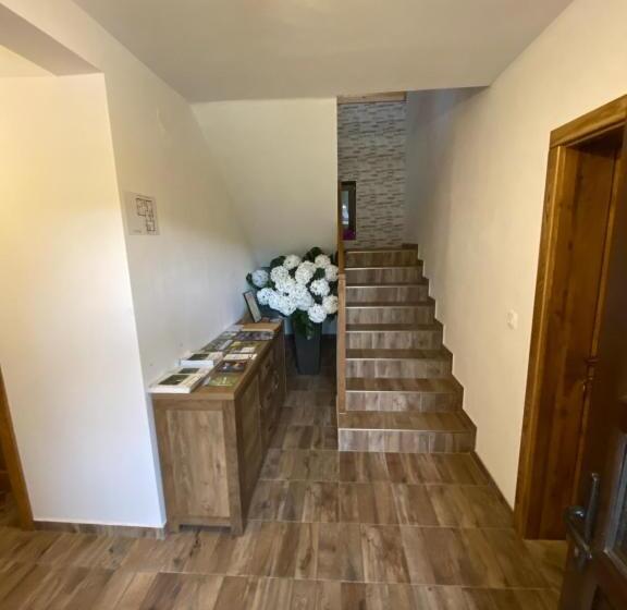 ペンション House Flora