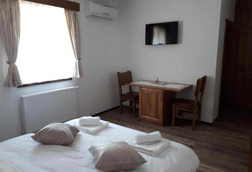 ペンション House Flora