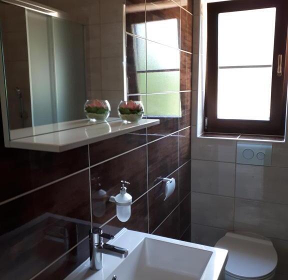 膳宿费 House Flora