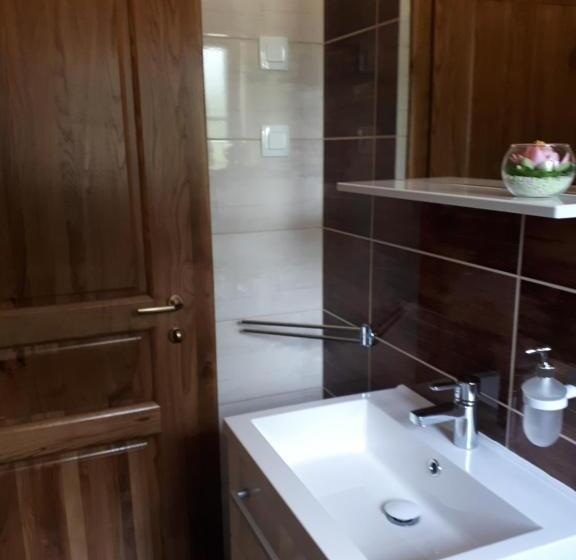 膳宿费 House Flora