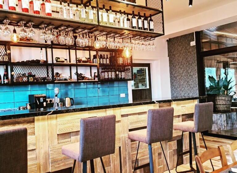 ペンション Perneia Rooms