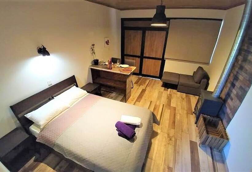 ペンション Perneia Rooms