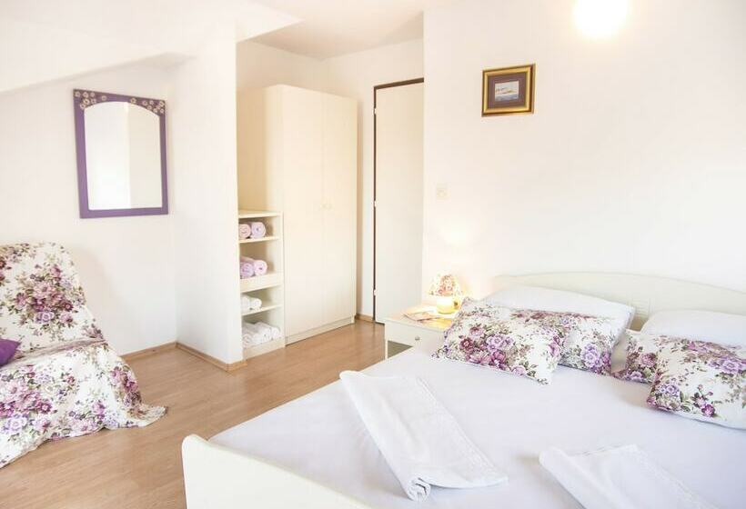 بنسيون Villa Marin