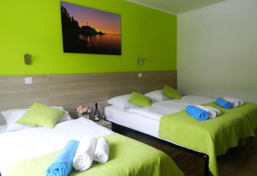 פנסיון Yourcroatiaholiday   Villa With 6 Rooms