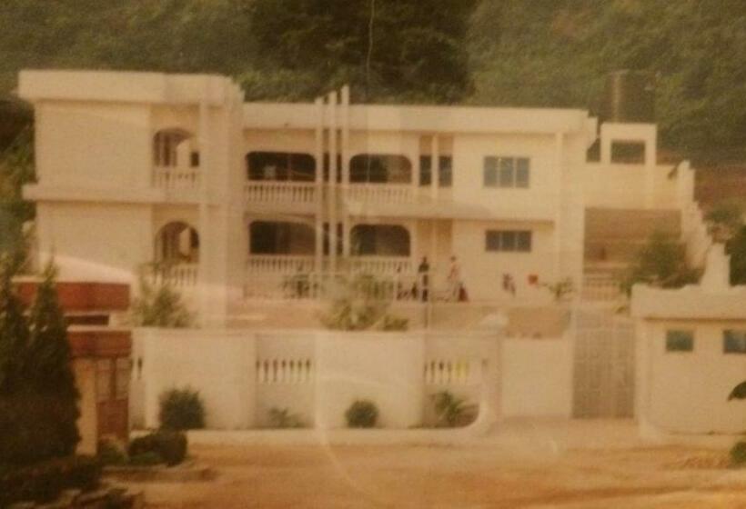 منتجع Jackson Guesthouse Anomabo