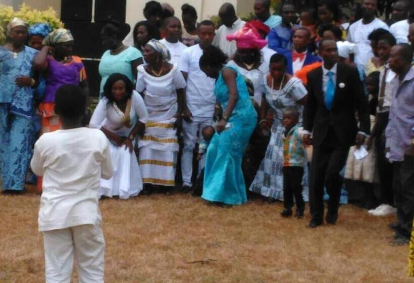 אתר נופש Jackson Guesthouse Anomabo