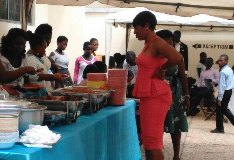 منتجع Jackson Guesthouse Anomabo