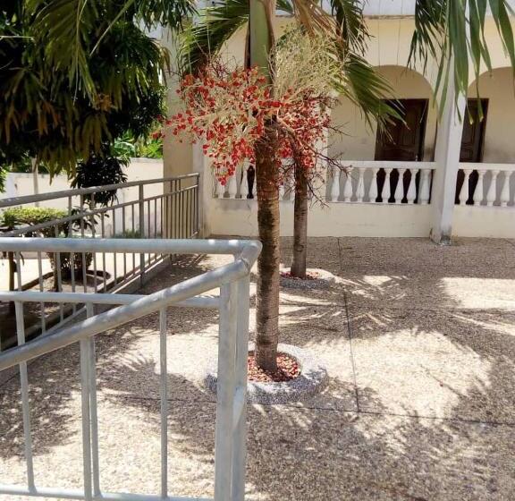 אתר נופש Jackson Guesthouse Anomabo