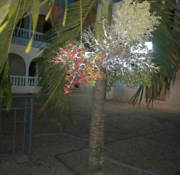 منتجع Jackson Guesthouse Anomabo