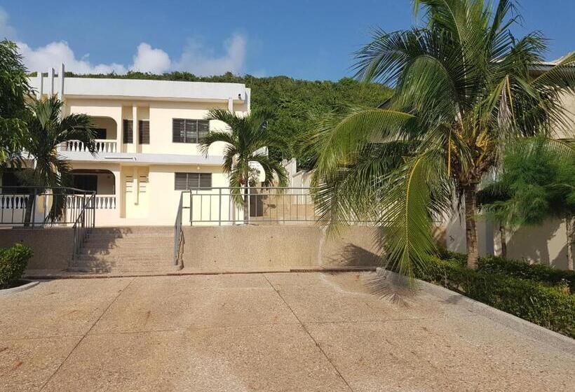 אתר נופש Jackson Guesthouse Anomabo