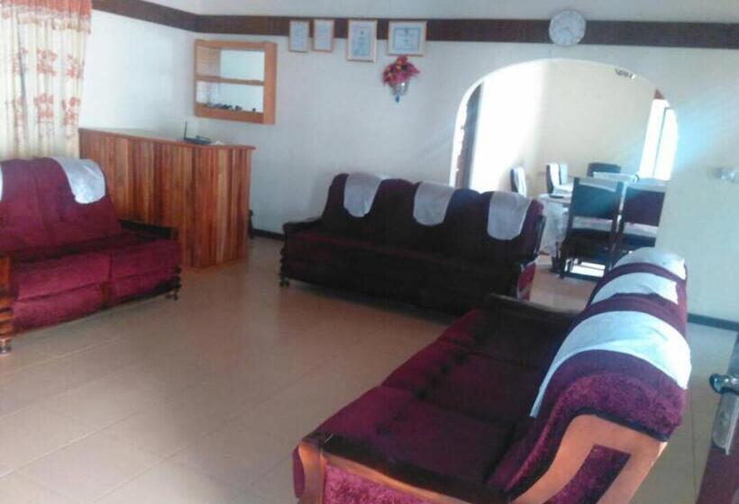 אתר נופש Jackson Guesthouse Anomabo