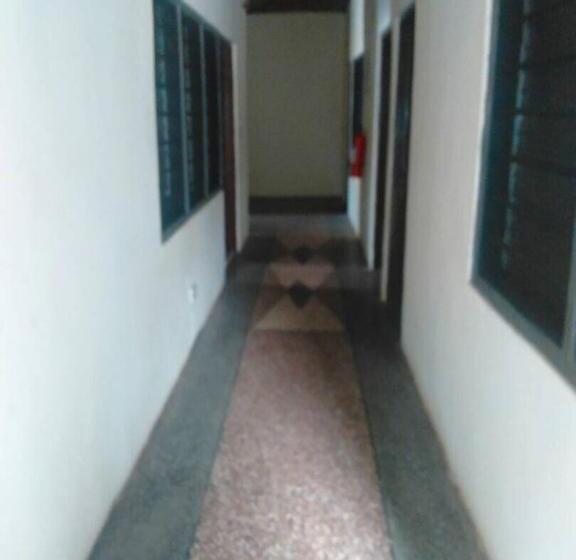 אתר נופש Jackson Guesthouse Anomabo