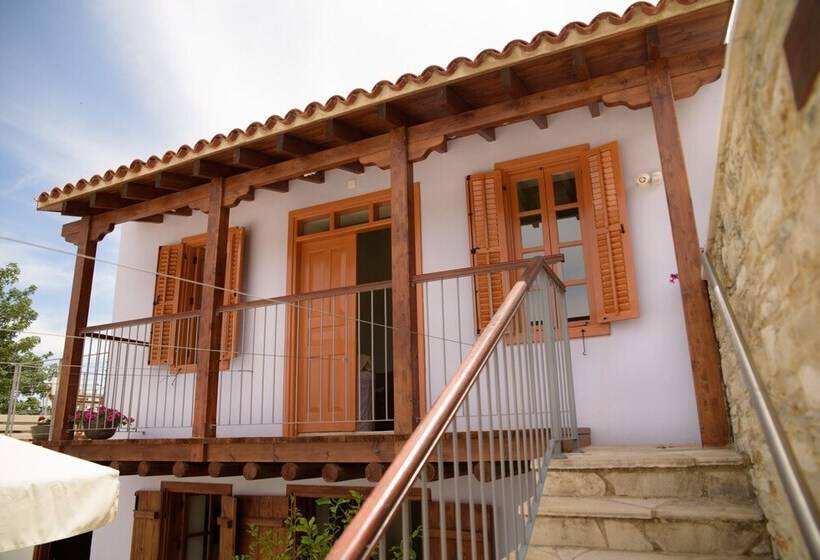 Thyone Uno Bal Cottage