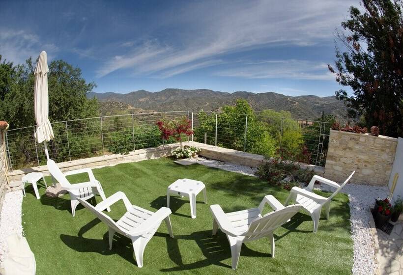 Thyone Uno Bal Cottage