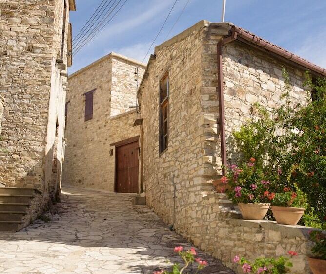 Thyone Uno Bal Cottage