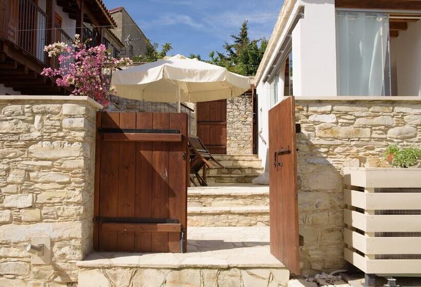 Thyone Uno Bal Cottage