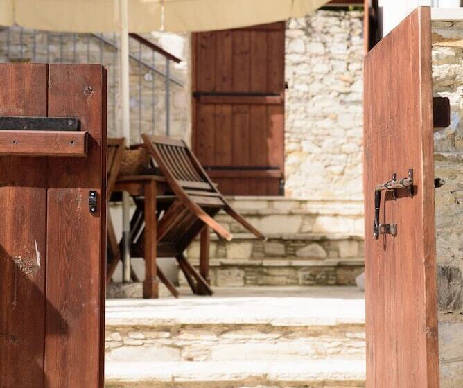 Thyone Uno Bal Cottage