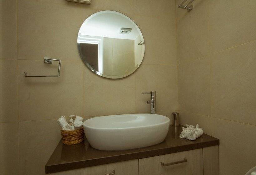 Thyone Uno Bal Cottage