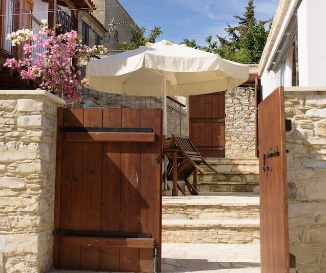 Thyone Uno Bal Cottage