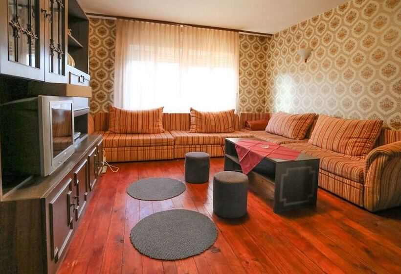 Dragan’s Den Plitvice Hostel