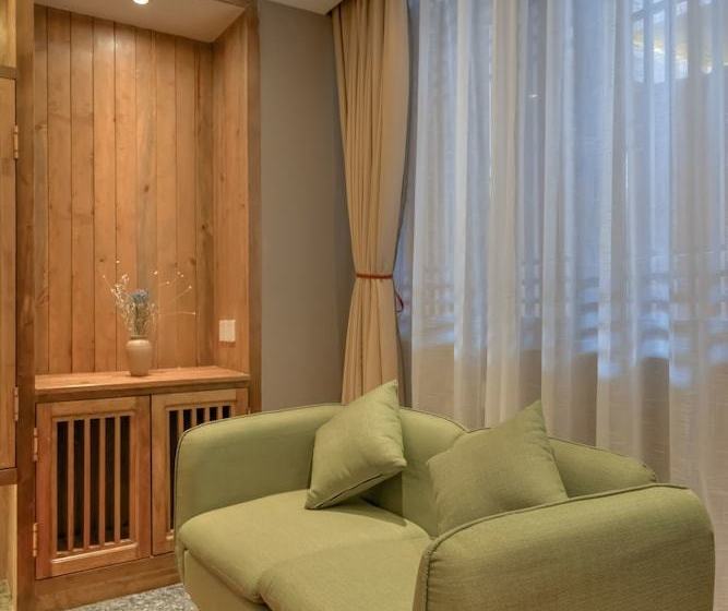 簡易ホテル Floral  Lijiang Huazizai