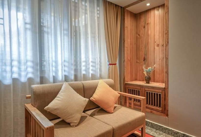 簡易ホテル Floral  Lijiang Huazizai