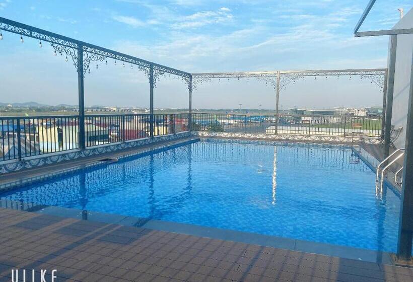 هتل Paragon House And Residence