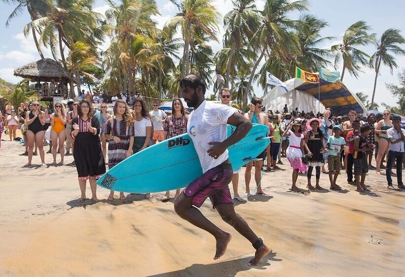 בית מלון כפרי Surf Gangs Arugambay