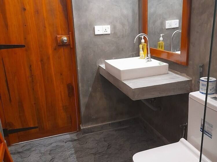 בית מלון כפרי Surf Gangs Arugambay