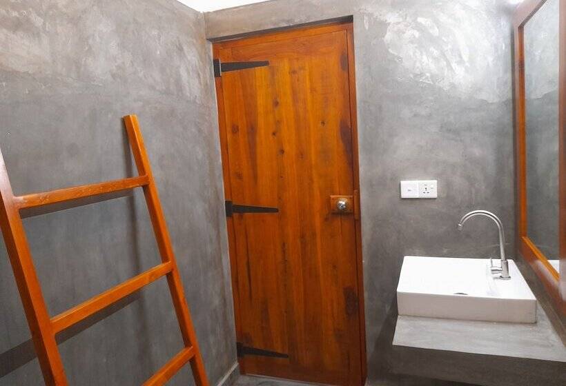 בית מלון כפרי Surf Gangs Arugambay