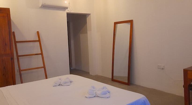 בית מלון כפרי Surf Gangs Arugambay