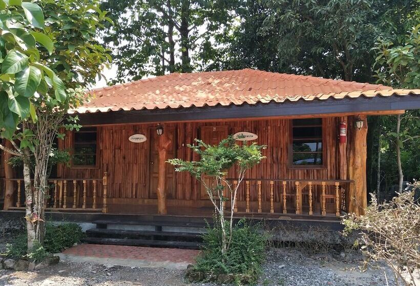 호텔 Taweesuckkittiya Resort