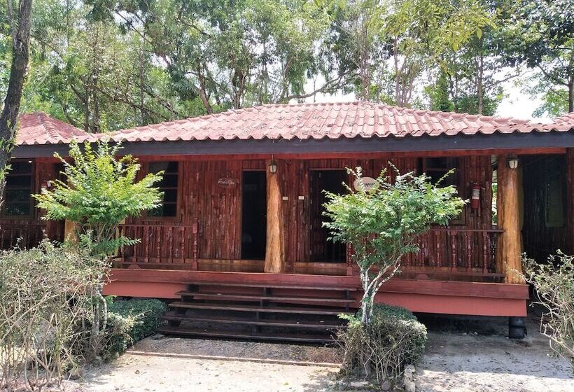 호텔 Taweesuckkittiya Resort