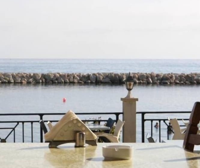 בית מלון כפרי Tylos Beach