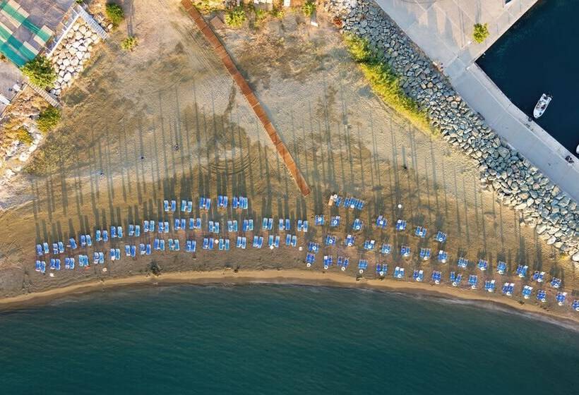 בית מלון כפרי Tylos Beach