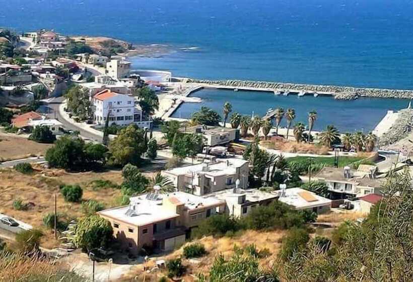 בית מלון כפרי Tylos Beach